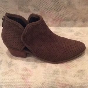 Adam Tucker Me Too 7.5 Brown Boots